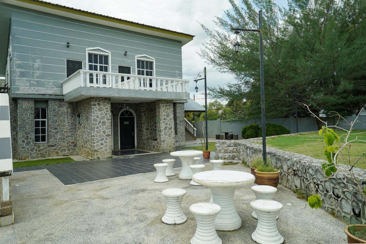 Oyo 90451 Bangi Moya Guesthouse Exterior foto