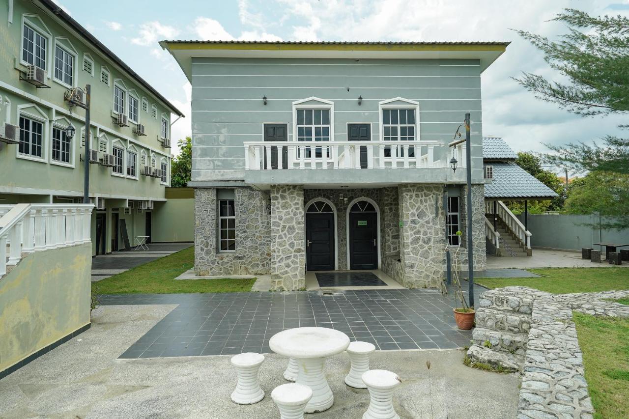 Oyo 90451 Bangi Moya Guesthouse Exterior foto